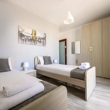 F11 Room 3, Private Room Two Single Beds Shared Bathroom In Shared Flat Msida Exterior photo