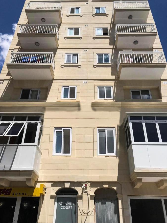 F11 Room 3, Private Room Two Single Beds Shared Bathroom In Shared Flat Msida Exterior photo