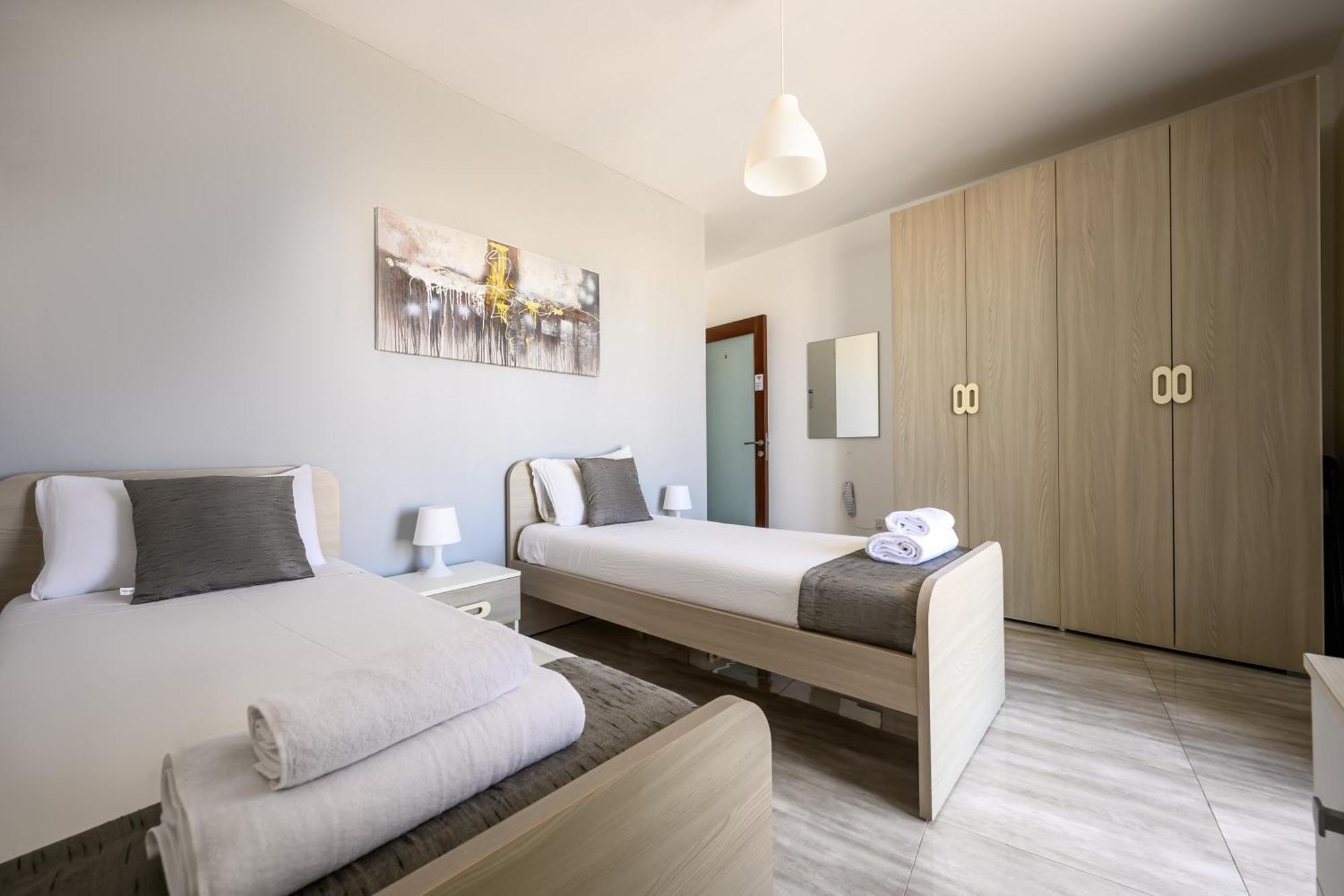 F11 Room 3, Private Room Two Single Beds Shared Bathroom In Shared Flat Msida Exterior photo
